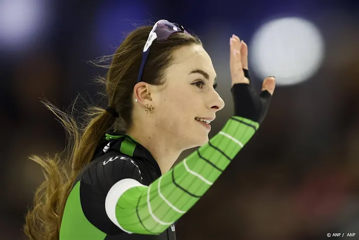 schaatsster kok blijft bij nk leerdam voor op eerste 500 meter