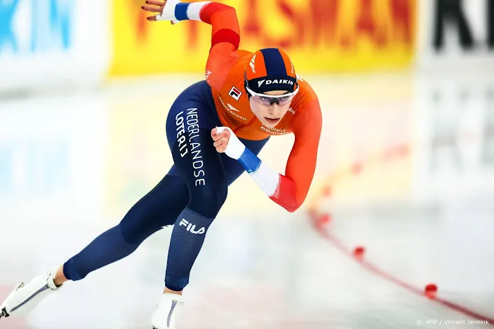 schaatsster kok grijpt leiding op wk sprint