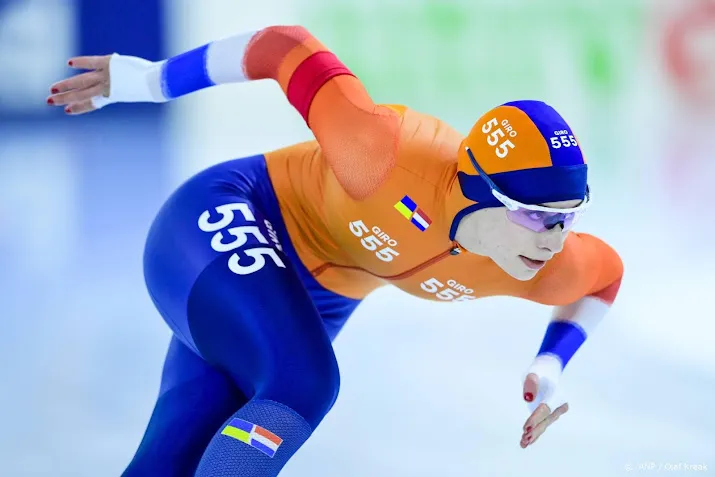schaatsster kok naast podium op 500 meter opnieuw zege jackson