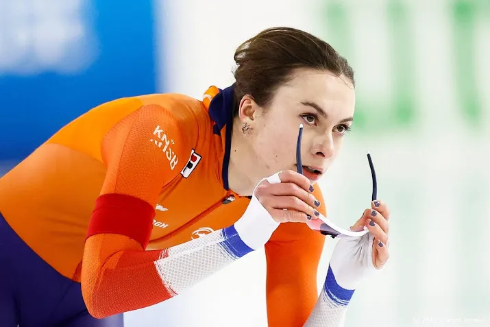 schaatsster kok wint in wereldbeker ook vierde 500 meter