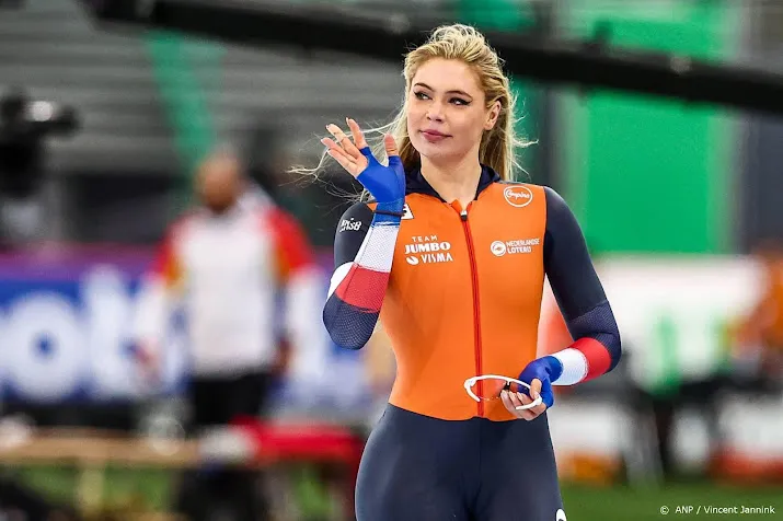 schaatsster leerdam neemt afstand na eerste dag ek sprint