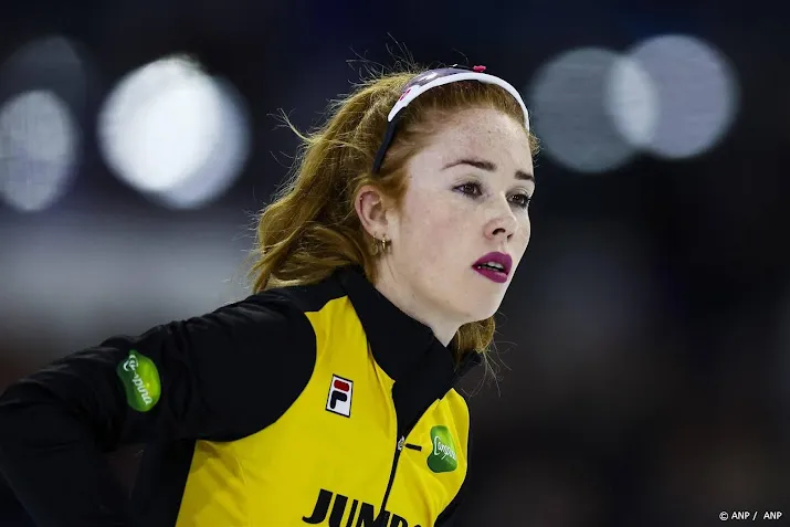 schaatsster rijpma de jong houdt tijdens kerst focus vol op de nk