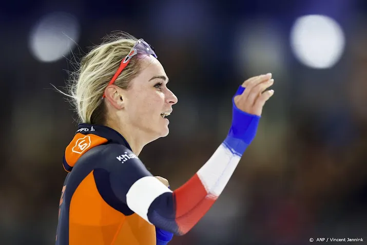 schaatsster schouten ver van het podium op 3000 meter