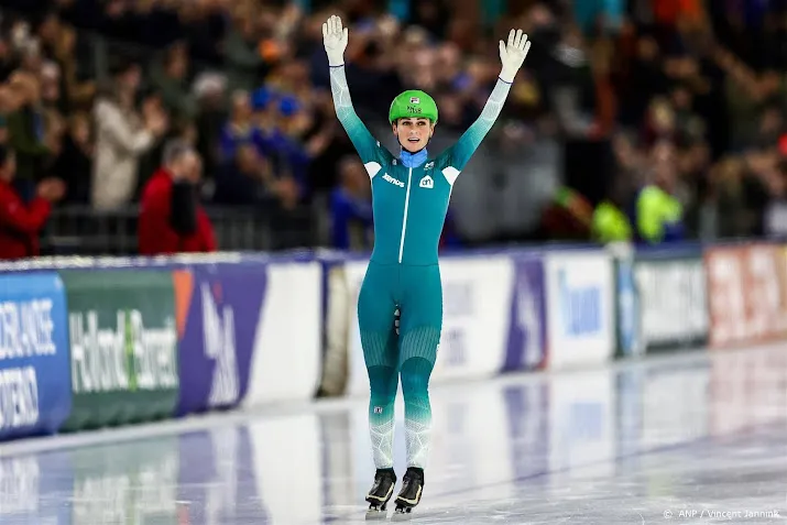 schaatsster schouten wint na 5000 meter ook massastart