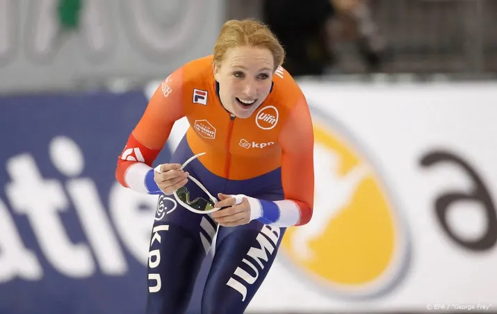 schaatssters achtereekte en beune langer bij jumbo visma