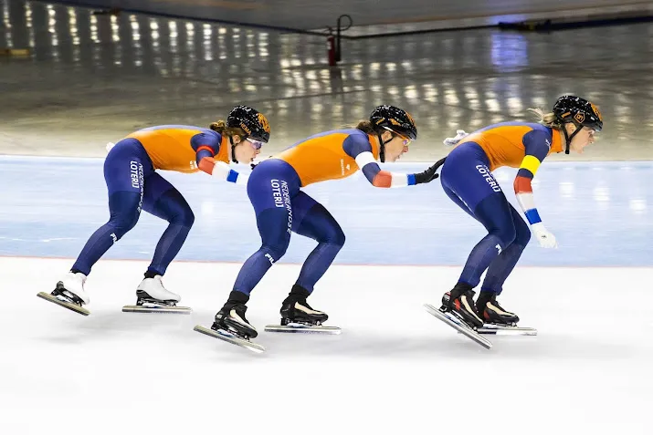 schaatssters derde achter canada en japan op ploegachtervolging