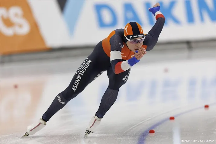 schaatssters met mislukte race naast de medailles op teamsprint