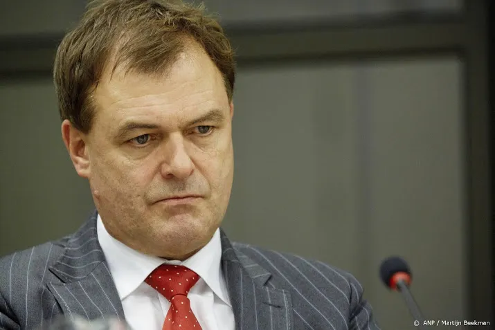 schadevergoeding voor ex hoofdofficier om na onzorgvuldig rapport
