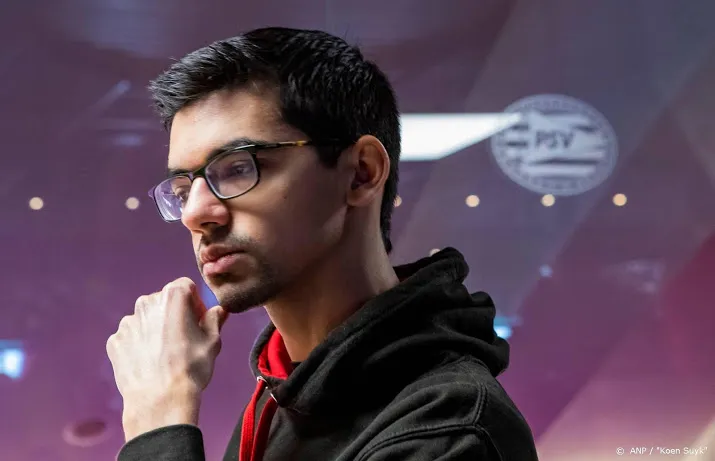 schaker giri doet mee aan online supertoernooi van carlsen