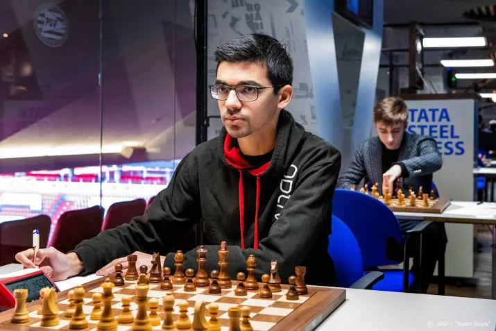 schaker giri verliest eerste duel in online supertoernooi