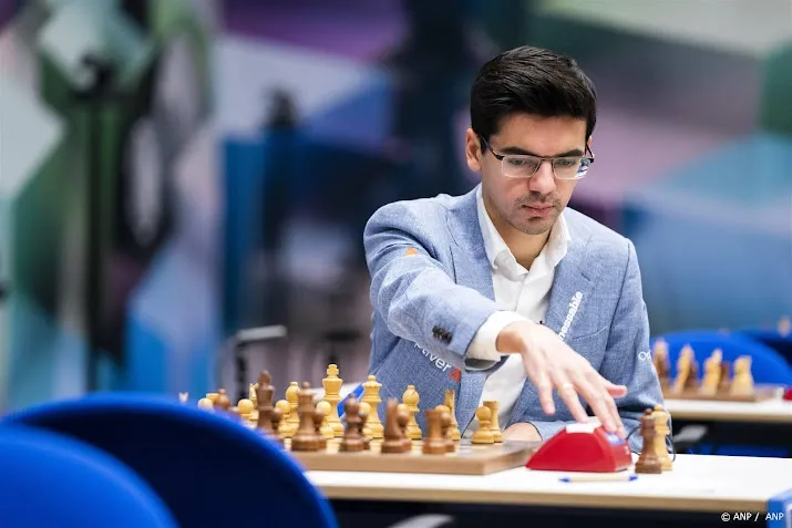 schakers naar circustheater voor een speelronde tata steel chess