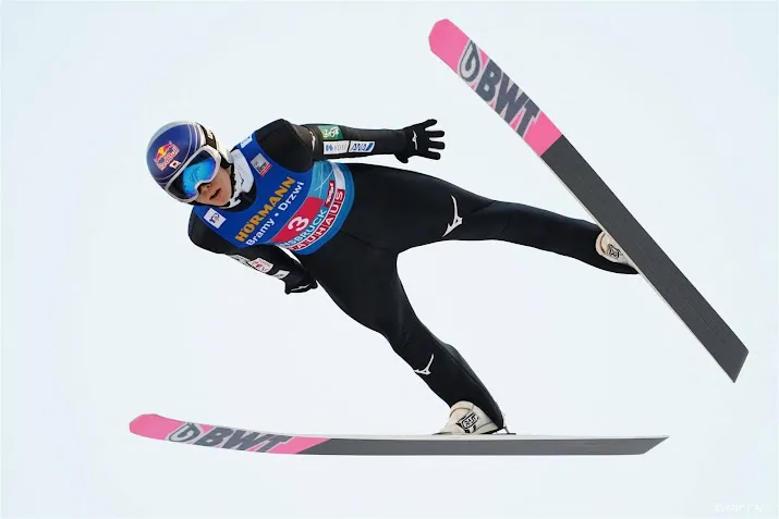 schansspringer kobayashi pakt leiding vierschansentournee