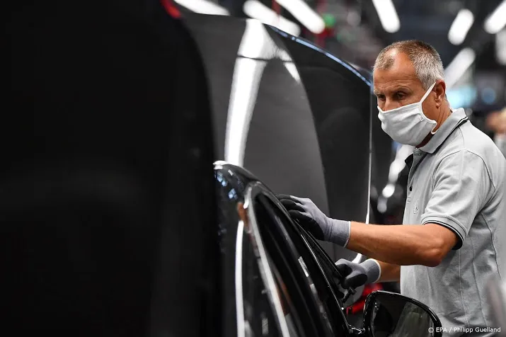 scherpe daling van aantal gewerkte uren op europese arbeidsmarkt