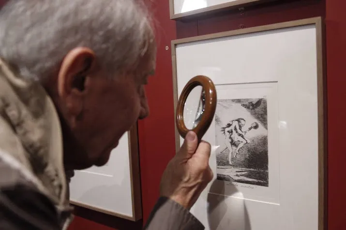 schilderijen dali en goya beschadigd na selfie