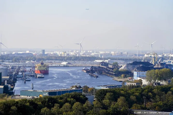 schip met russische gasolie kan voorlopig haven amsterdam niet in