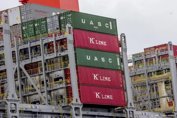 schip op de noordzee verliest containers