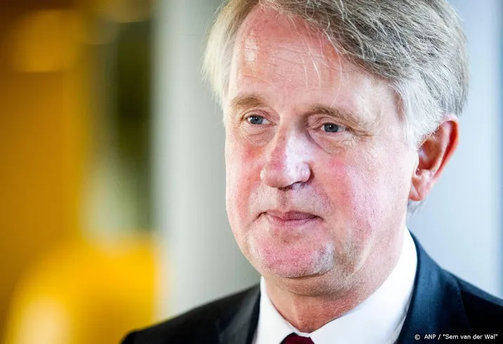 schiphol baas houdt vertrouwen in lelystad airport