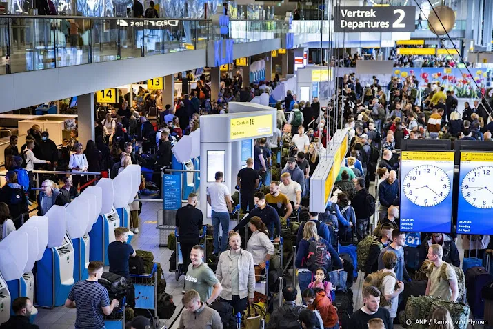 schiphol beperkt toegang terminals door drukte