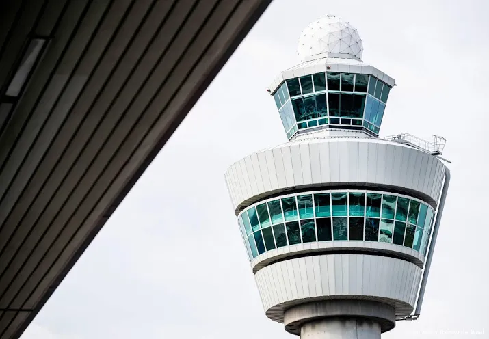 schiphol besproeit taxibanen tegen vervorming