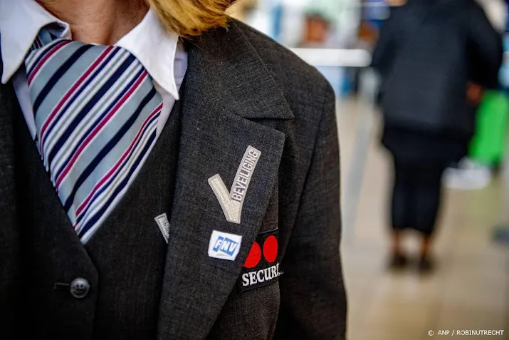 schiphol denkt met pakket eindelijk meer beveiligers te trekken