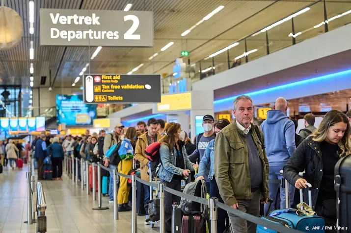 schiphol druk maar beheersbaar kofferproblematiek houdt aan