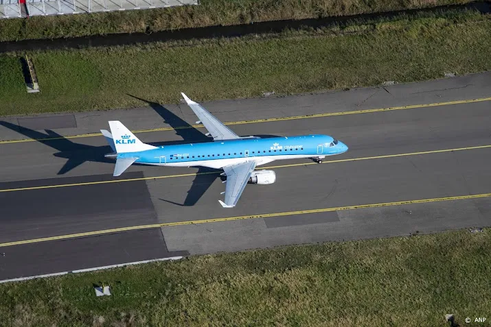 schiphol hoeft nog geen vluchten te annuleren voor storm