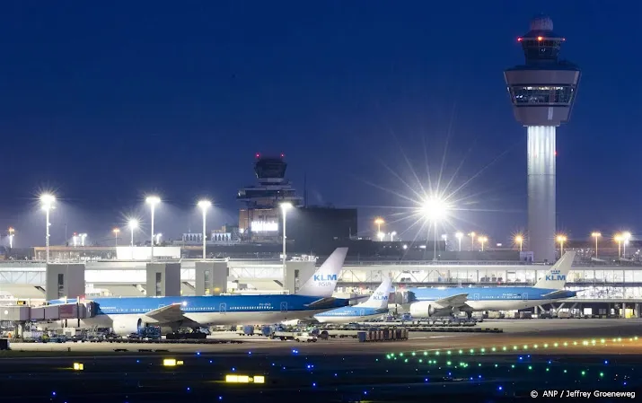 schiphol in maart op 81 procent aantal reizigers van voor corona