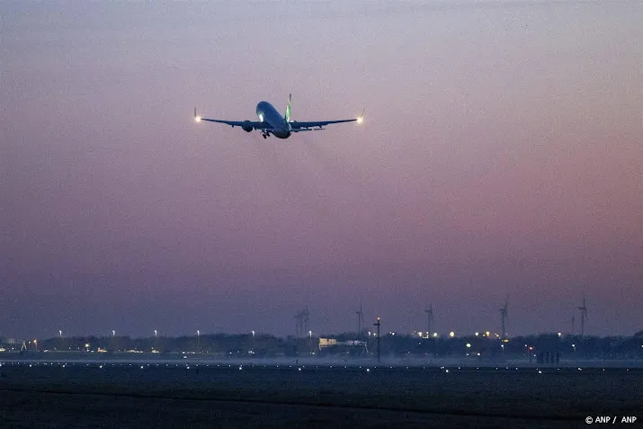 schiphol kan 483 000 vluchten aan in 2024 13 000 extra in zomer