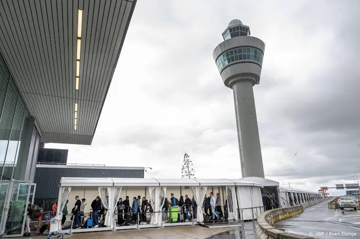 schiphol krijgt ook hulp van kantoorpersoneel andere bedrijven