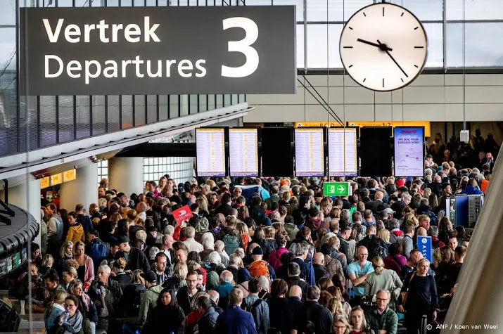 schiphol mag beperkt gaan groeien