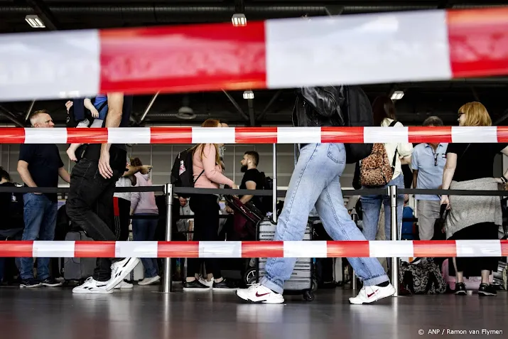 schiphol neemt geen nieuwe reizigers aan voor vipservice