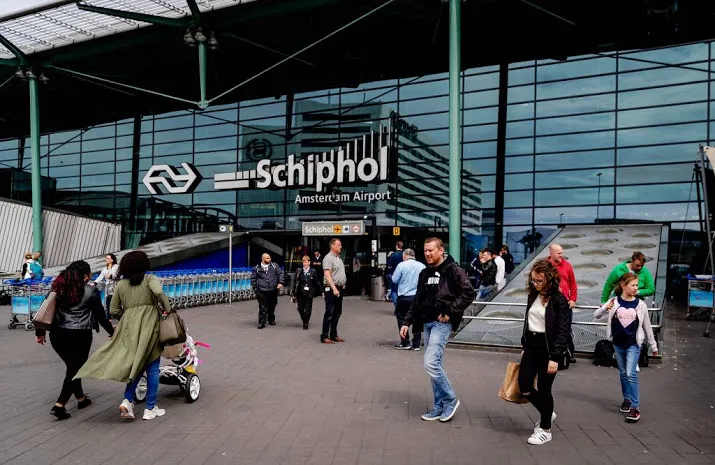 schiphol niet blij met acties beveiligers