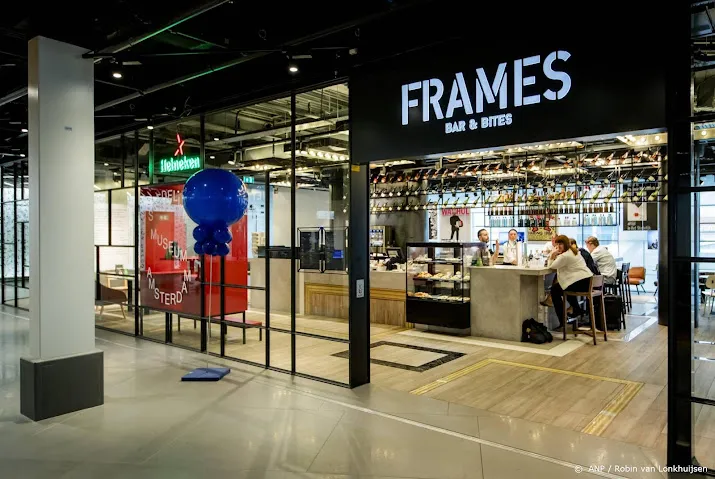 schiphol niet essentiele winkels gaan dicht horeca blijft open