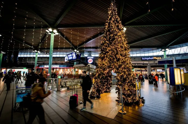 schiphol plaza kort ontruimd om man met mes