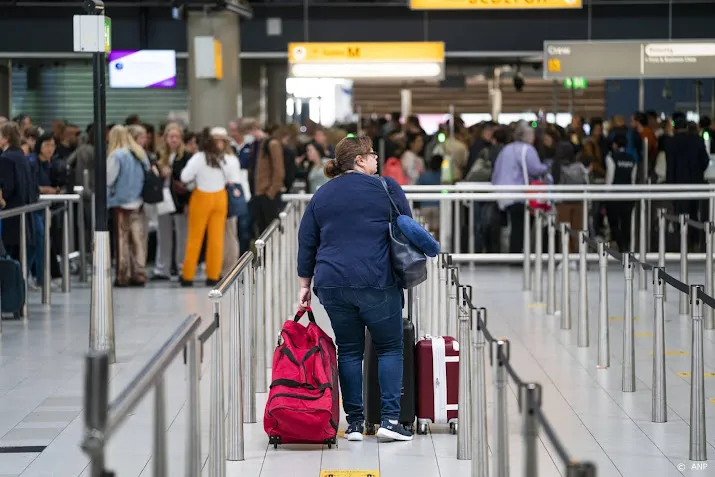 schiphol presenteert actieplan om zomerdrukte tegen te gaan