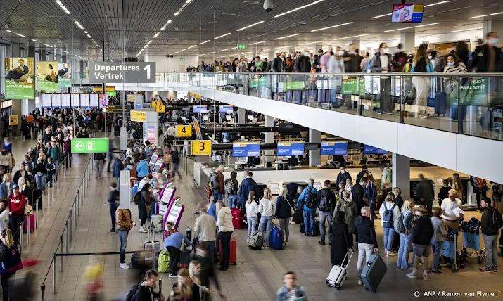 schiphol roept alle reizigers op niet naar luchthaven te komen