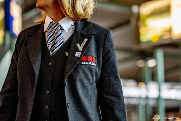 schiphol verhoogt uurloon beveiligers structureel tegen tekort
