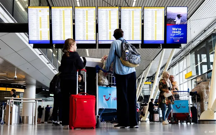 schiphol verwacht 33 miljoen reizigers tijdens herfstvakantie