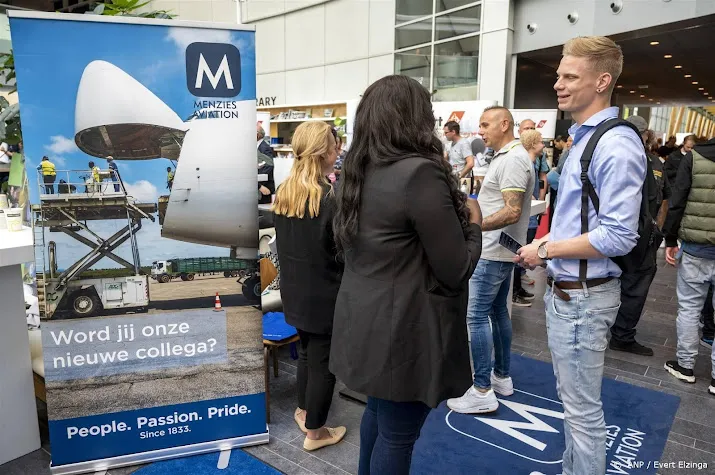 schiphol verwacht meer dan 1300 bezoekers op banenmarkt