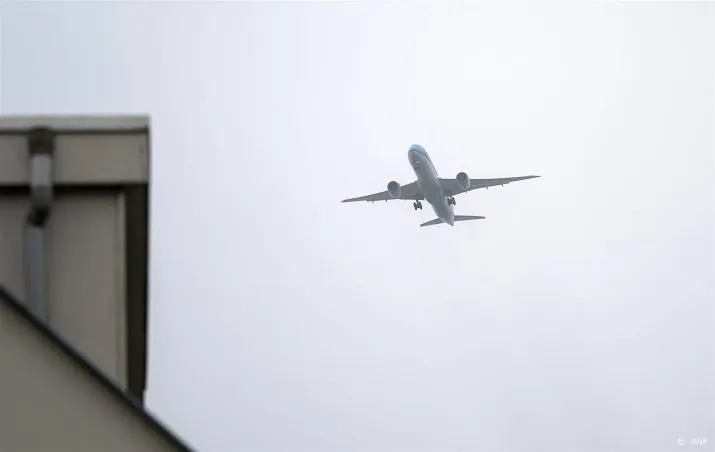 schiphol voorziet 10 000 minder nachtvluchten per jaar