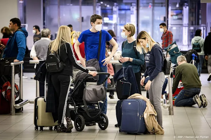 schiphol waarschuwt voor extra drukte op zondag