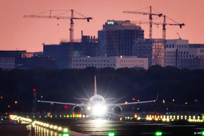 schiphol weer winstgevend in 2023 maar financien onder druk