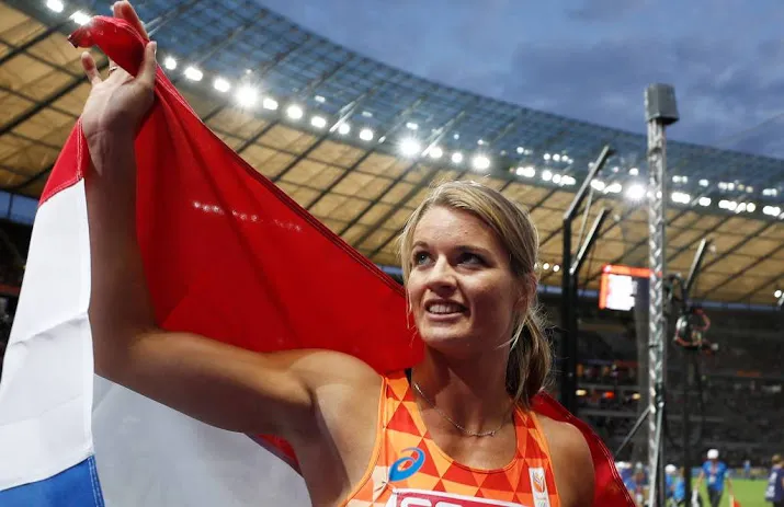 schippers trekt lange neus op ek