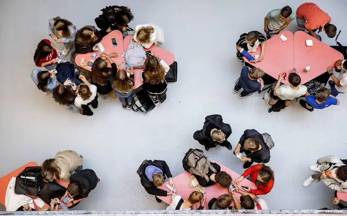 scholen en ggden in gesprek over prikken voor jongeren