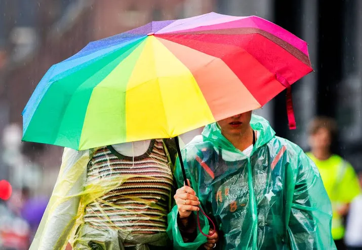 scholen kleuren paars voor gelijkheid lhbti