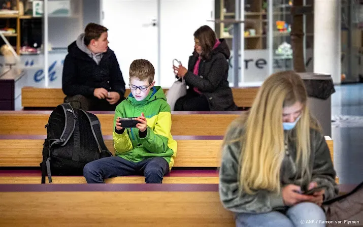 scholieren oplettender en socialer zonder mobieltje