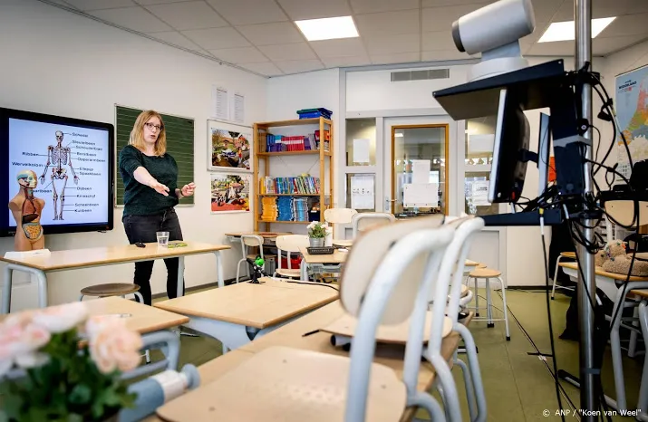 scholieren vinden onlinelessen saai en missen klasgenoten