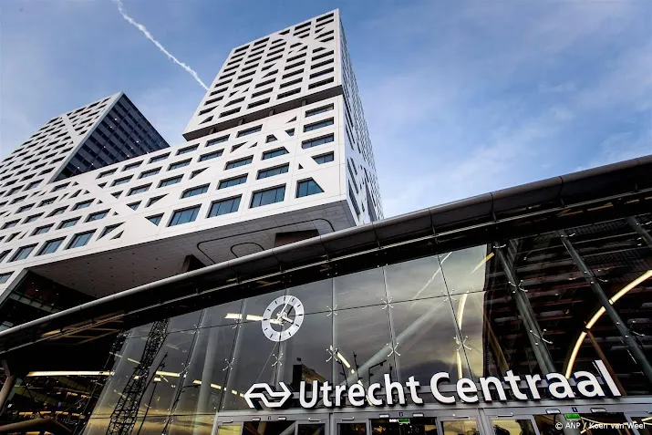 schoonmakers bij utrecht cs werden onwel door onbekende drank