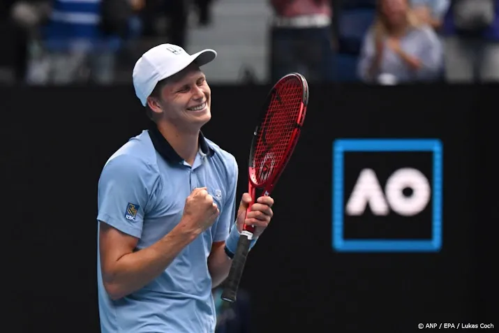 schorsing tennisser brooksby teruggebracht naar dertien maanden