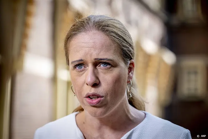 schouten buigt zich over belangrijk rapport bestaansminimum